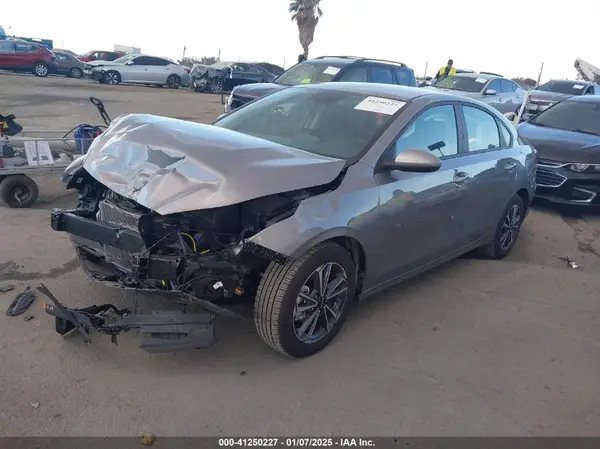 3KPF24AD2RE724984 2024 KIA FORTE - Image 2