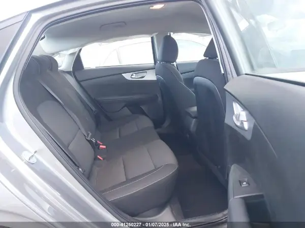 3KPF24AD2RE724984 2024 KIA FORTE - Image 8