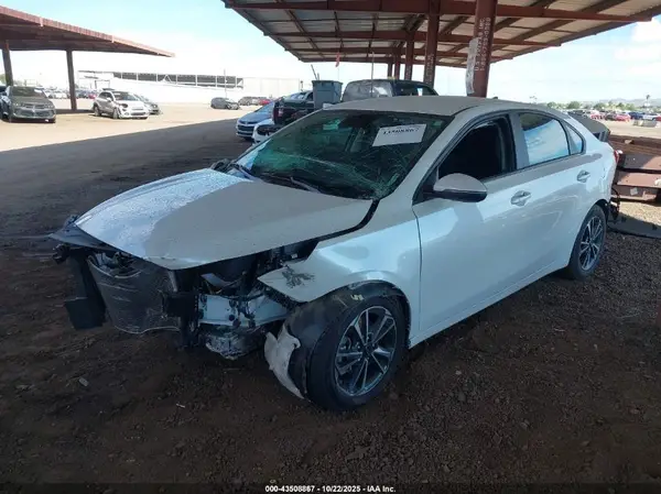 3KPF24AD2RE728176 2024 KIA FORTE - Image 2