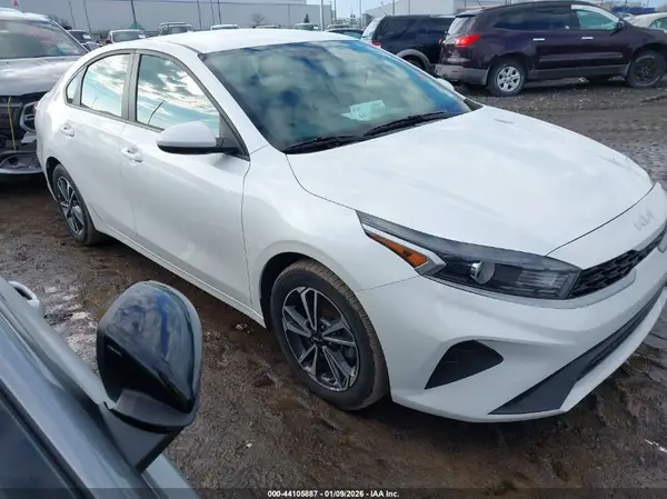 3KPF24AD2RE731885 2024 KIA FORTE - Image 1