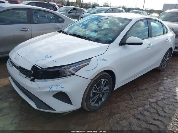 3KPF24AD2RE731885 2024 KIA FORTE - Image 2