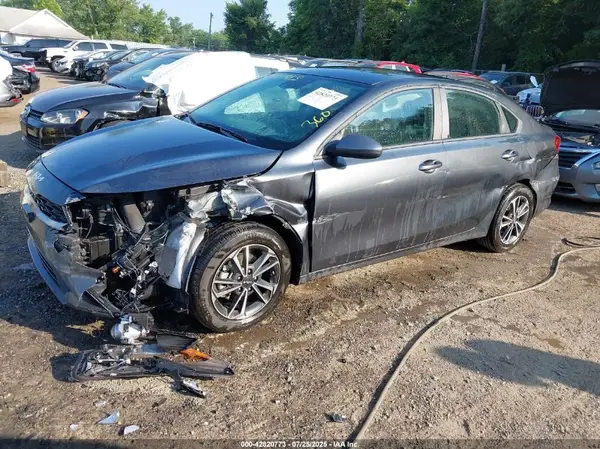 3KPF24AD2RE732776 2024 KIA FORTE - Image 2