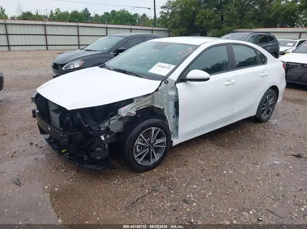 3KPF24AD2RE734284 2024 KIA FORTE - Image 2
