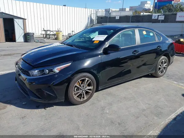 3KPF24AD2RE735063 2024 KIA FORTE - Image 2
