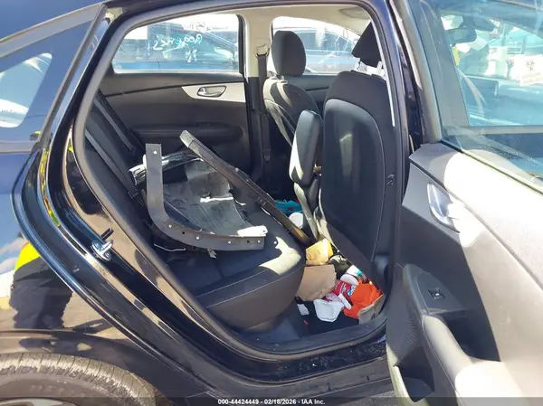 3KPF24AD2RE735063 2024 KIA FORTE - Image 8