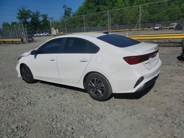 3KPF24AD2RE735306 2024 KIA FORTE - Image 2