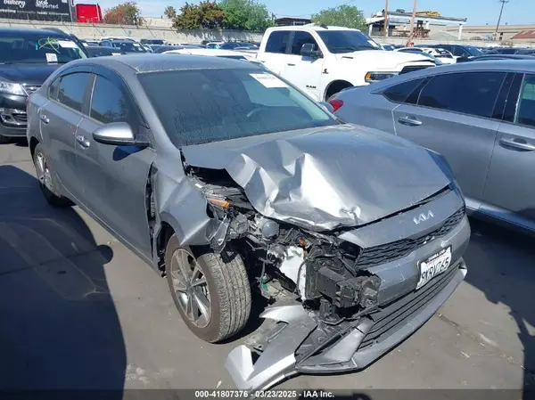 3KPF24AD2RE736844 2024 KIA FORTE - Image 1