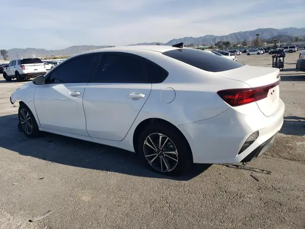 3KPF24AD2RE737444 2024 KIA FORTE - Image 2