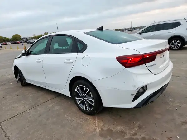 3KPF24AD2RE737749 2024 KIA FORTE - Image 2