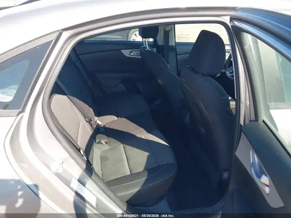 3KPF24AD2RE738187 2024 KIA FORTE - Image 8