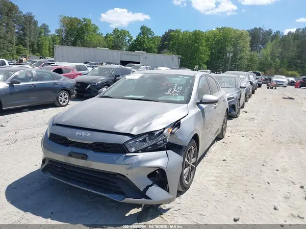 3KPF24AD2RE738500 2024 KIA FORTE - Image 2
