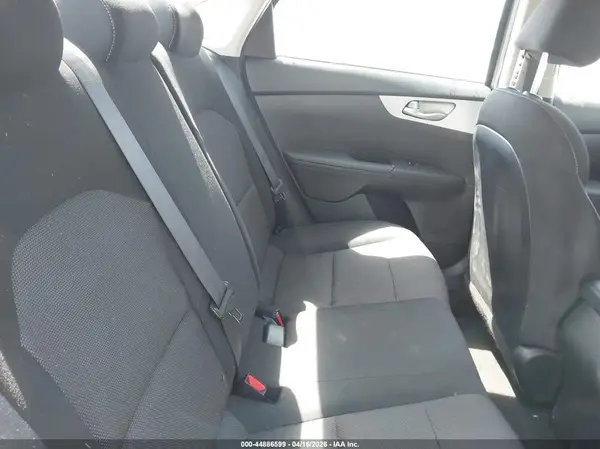 3KPF24AD2RE738500 2024 KIA FORTE - Image 8