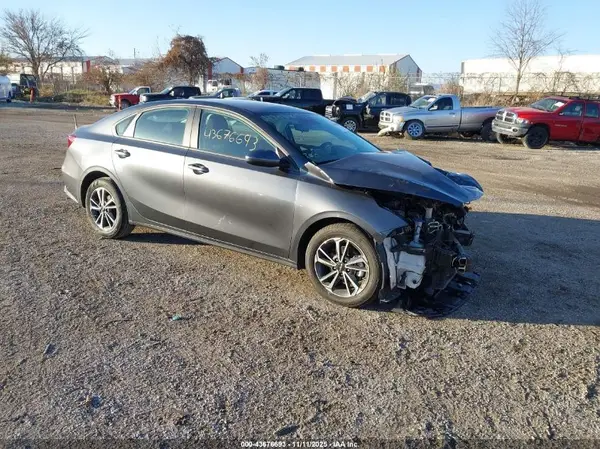3KPF24AD2RE740277 2024 KIA FORTE - Image 1