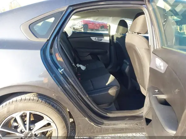 3KPF24AD2RE740277 2024 KIA FORTE - Image 8