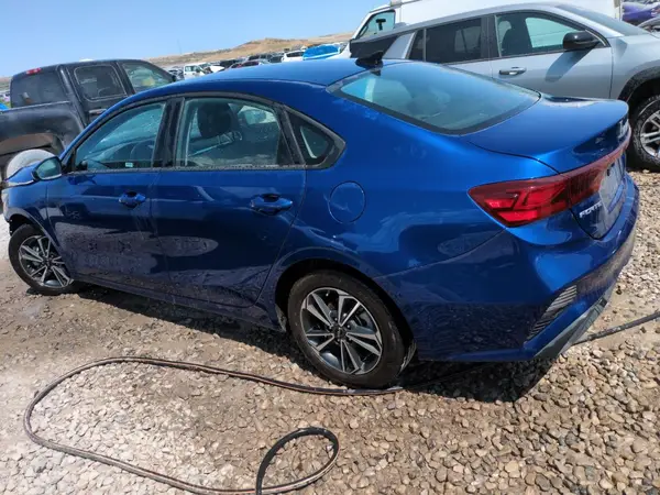3KPF24AD2RE742997 2024 KIA FORTE - Image 2