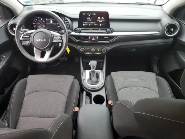 3KPF24AD2RE743065 2024 KIA FORTE - Image 8