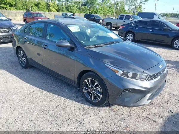 3KPF24AD2RE744135 2024 KIA FORTE - Image 1