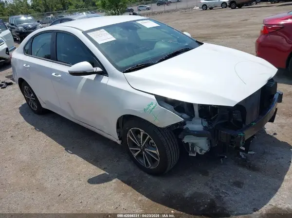 3KPF24AD2RE744300 2024 KIA FORTE - Image 1