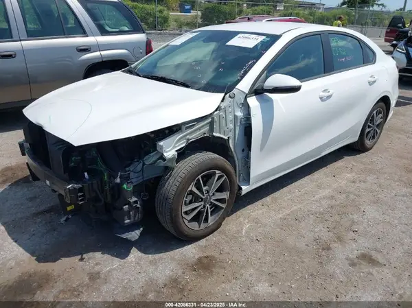 3KPF24AD2RE744300 2024 KIA FORTE - Image 2