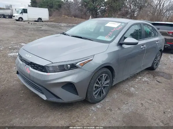 3KPF24AD2RE752008 2024 KIA FORTE - Image 2