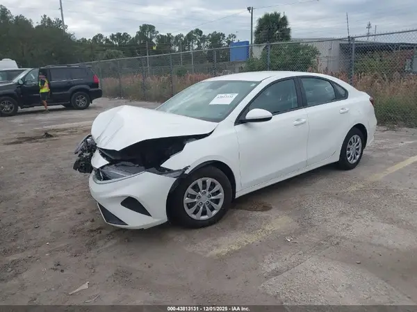3KPF24AD2RE753014 2024 KIA FORTE - Image 2