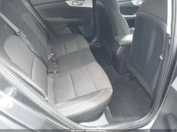 3KPF24AD2RE753241 2024 KIA FORTE - Image 8