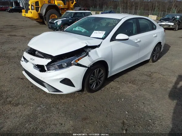 3KPF24AD2RE754180 2024 KIA FORTE - Image 2
