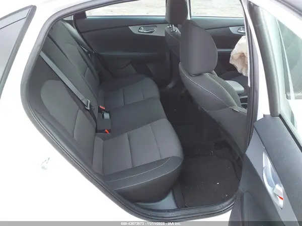3KPF24AD2RE754180 2024 KIA FORTE - Image 8