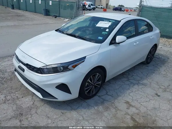 3KPF24AD2RE757063 2024 KIA FORTE - Image 2