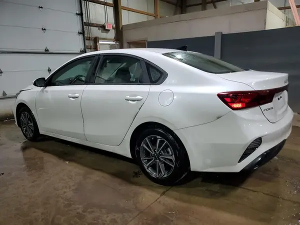 3KPF24AD2RE757323 2024 KIA FORTE - Image 2