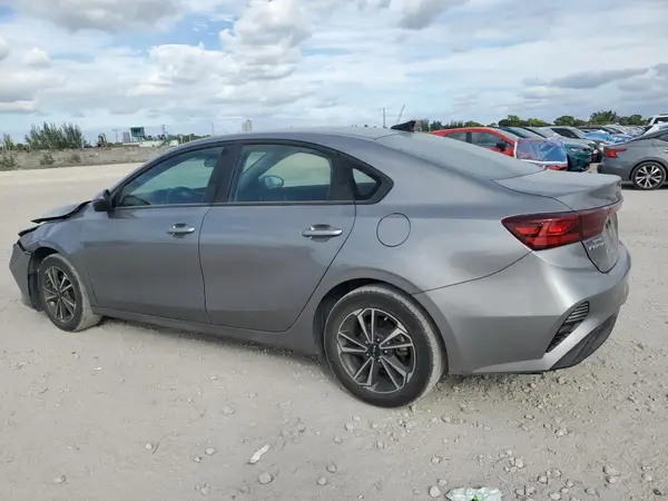 3KPF24AD2RE757774 2024 KIA FORTE - Image 2