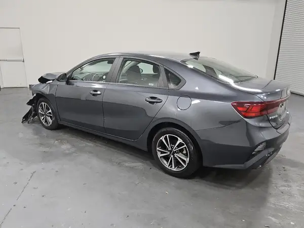 3KPF24AD2RE762019 2024 KIA FORTE - Image 2