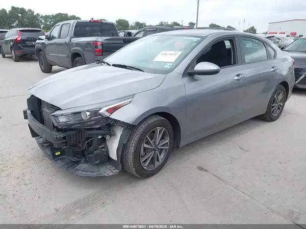 3KPF24AD2RE762585 2024 KIA FORTE - Image 2