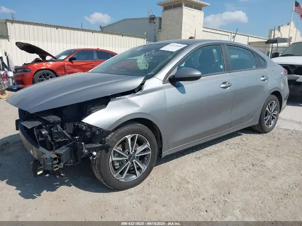 3KPF24AD2RE768404 2024 KIA FORTE - Image 2