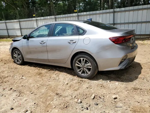 3KPF24AD2RE779628 2024 KIA FORTE - Image 2