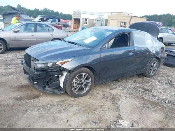 3KPF24AD2RE793058 2024 KIA FORTE - Image 2
