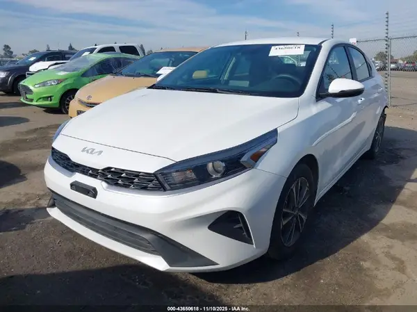 3KPF24AD2RE796154 2024 KIA FORTE - Image 2