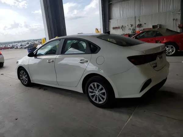 3KPF24AD2RE798163 2024 KIA FORTE - Image 2