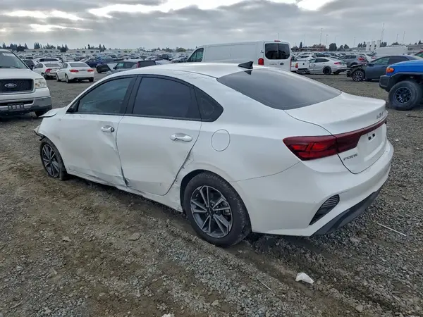 3KPF24AD2RE798793 2024 KIA FORTE - Image 2