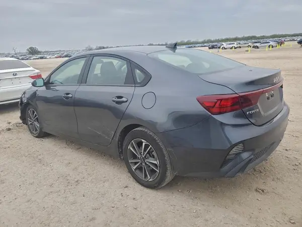 3KPF24AD2RE799829 2024 KIA FORTE - Image 2