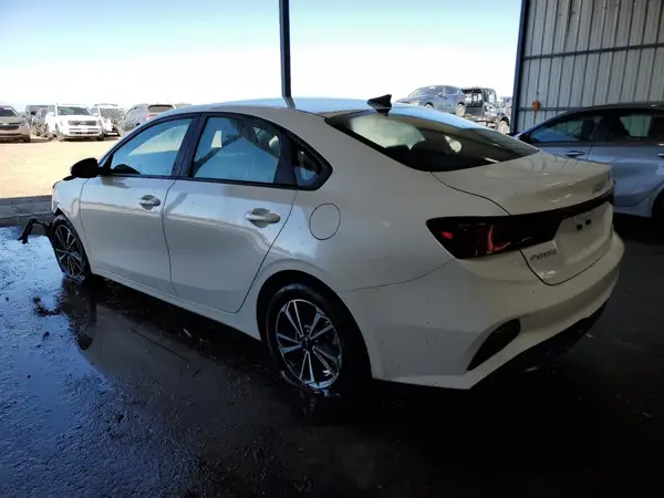 3KPF24AD2RE800610 2024 KIA FORTE - Image 2