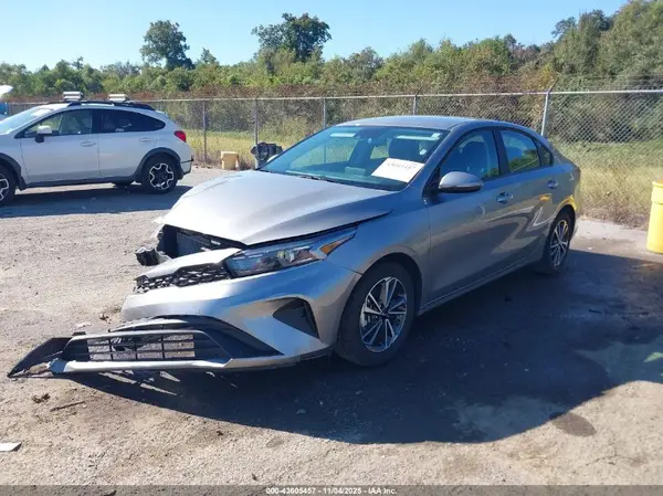 3KPF24AD2RE800834 2024 KIA FORTE - Image 2