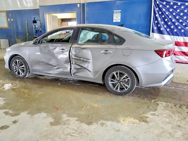 3KPF24AD2RE800980 2024 KIA FORTE - Image 2