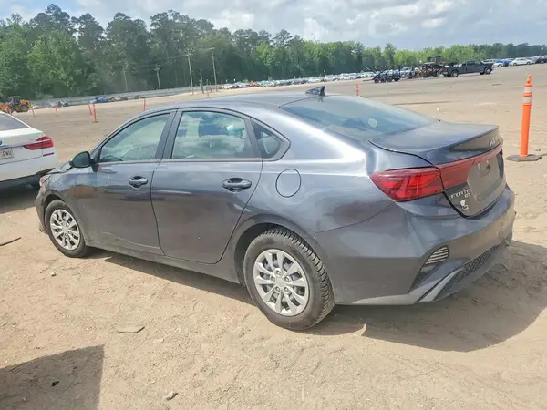 3KPF24AD2RE802082 2024 KIA FORTE - Image 2