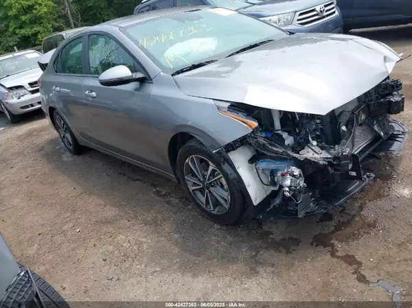 3KPF24AD2RE805192 2024 KIA FORTE - Image 1