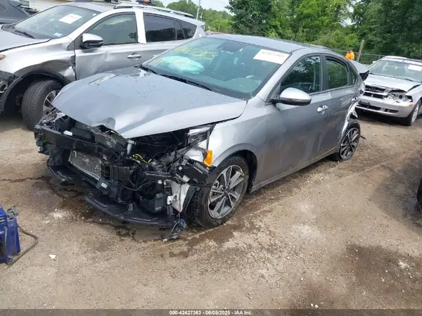 3KPF24AD2RE805192 2024 KIA FORTE - Image 2