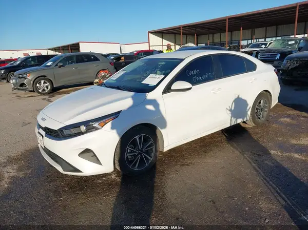 3KPF24AD2RE817147 2024 KIA FORTE - Image 2