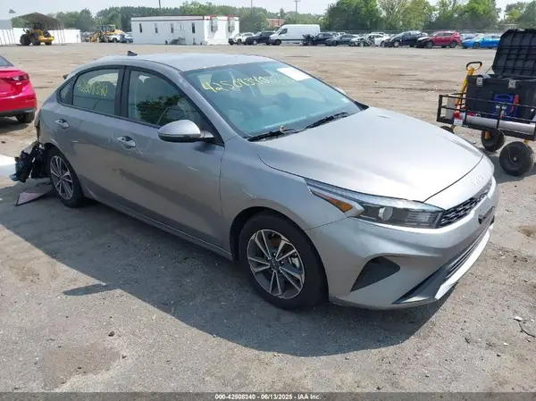 3KPF24AD2RE817973 2024 KIA FORTE - Image 1