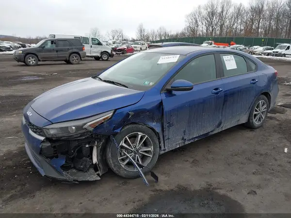 3KPF24AD2RE818296 2024 KIA FORTE - Image 2