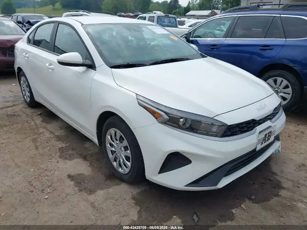 3KPF24AD2RE821490 2024 KIA FORTE - Image 1